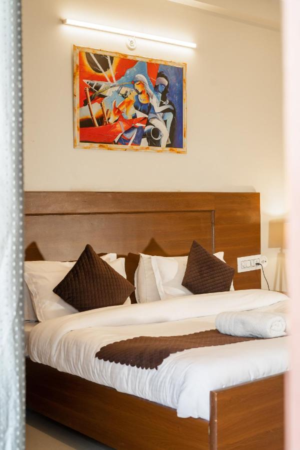 The Lodgers 2 Bhk Serviced Apartment Infront Of Artemis Hospital Gurgaon Exterior foto