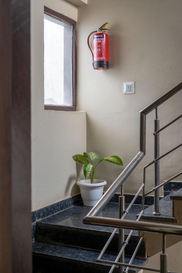 The Lodgers 2 Bhk Serviced Apartment Infront Of Artemis Hospital Gurgaon Exterior foto